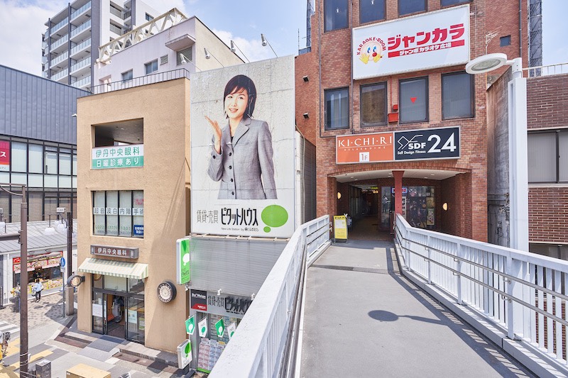 SDF24 阪急伊丹駅前店への道順